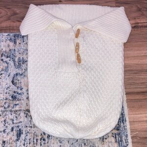 #99. 🆕 NWOT - NYGB - Cream Knit Baby Swaddle Sack with Wooden Buttons